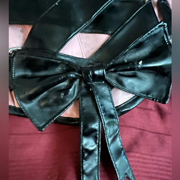 Pink leather overbust corset with black pvc details - Picture 2 of 5